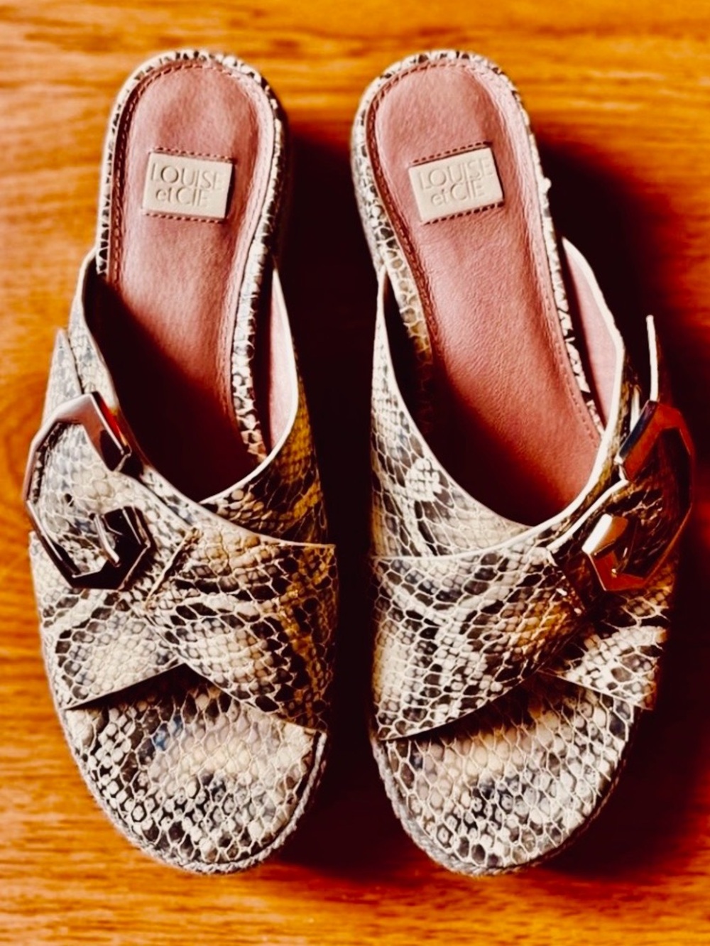 “LOUISE ET CIE” “CASSIA” 
 Size: 6.5
 EUC